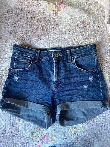 Bershka kıvrık denim şort