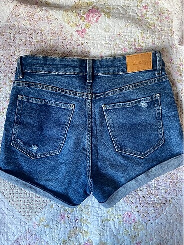 36 Beden Bershka kıvrık denim şort
