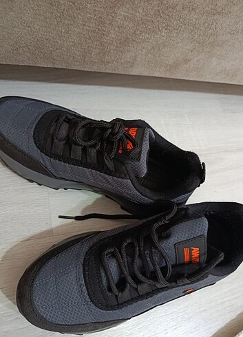 42 Beden Spor ayakabi gibide giyilir kislik ayakabi gibide sağlam