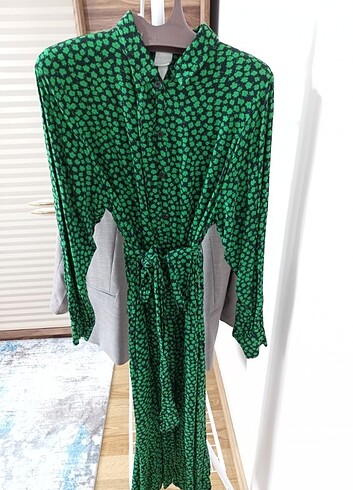 H&M yeşil yonca baskılı midi boy pamuklu elbise