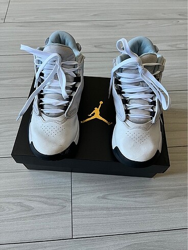 JORDAN MAX AURA 4 GS