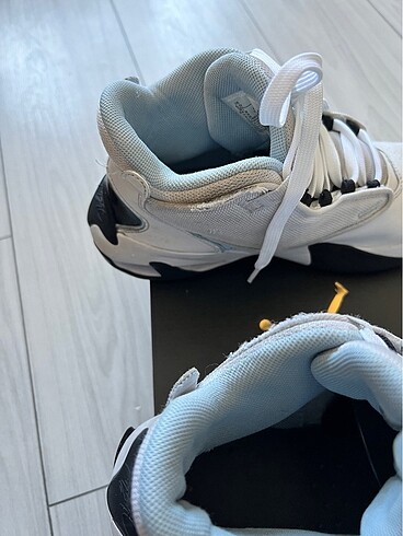 38 Beden beyaz Renk JORDAN MAX AURA 4 GS