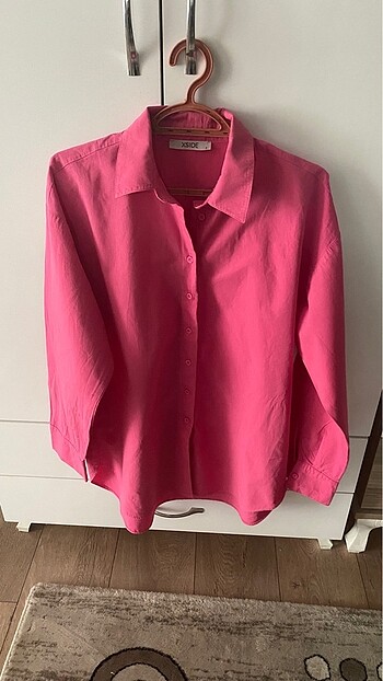 Pembe gömlek