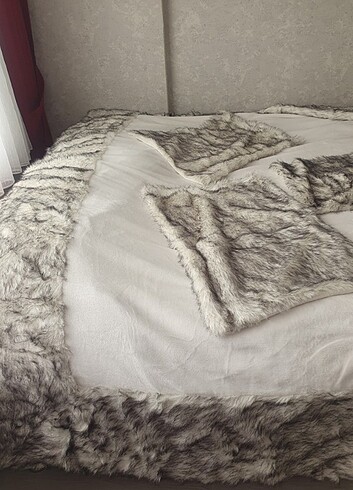  Beden İrya home kürklü beyaz çift kişilik yatak örtüsü