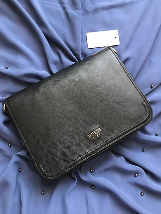 Guess postacı