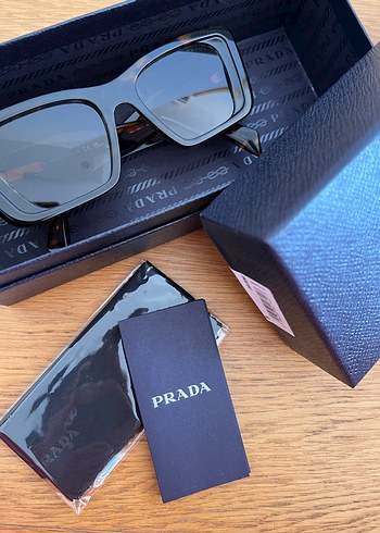 Prada ürünü