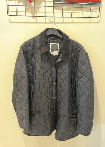 Barbour Pantone Serisi Ozel Koleksiyon Siyah Xl Kapitone Ceket