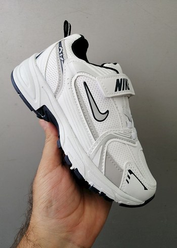 Beyaz Erkek Çocuk Nike Spor Ayakkabı