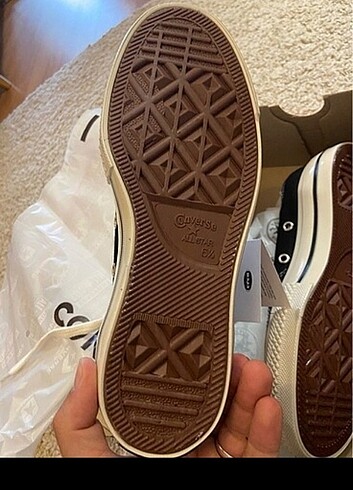 37 Beden Converse Chucky Taylor 70 Kutulu etiketli bez torbalı QR kodu me
