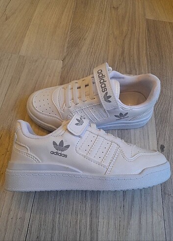 Adidas Forum Low çocuk ayakkabı Siyah 32 35 Beyaz  31/34 ara