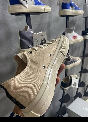 Converse Converse play Kutulu etiketli barkodlu 37 numaralari mevcuttur