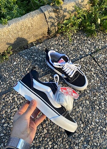 Vans Vans knu Kutulu etiketli barkodlu 36 45 arası numaralari mevcu