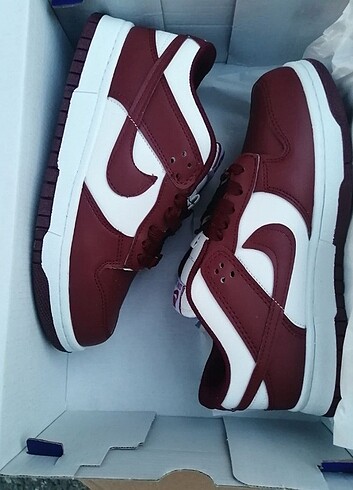 Nike bordo dunk Kutulu etiketli 36 40 arası numaralari mevcutt