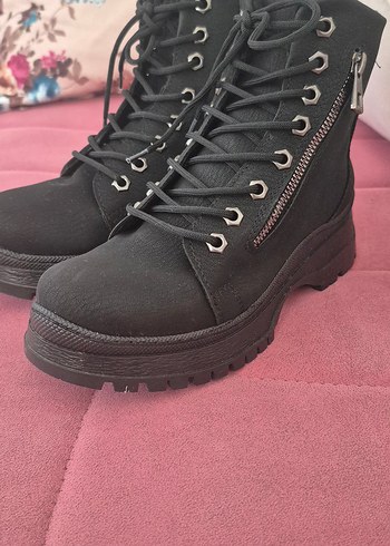 36 Beden Siyah Fermuarlı Dolgu Topuklu Goth Bot