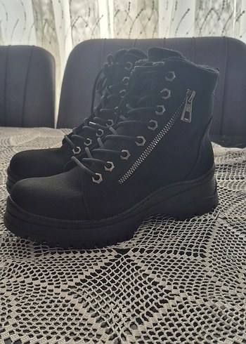 Siyah Fermuarlı Dolgu Topuklu Goth Bot - Görsel 10