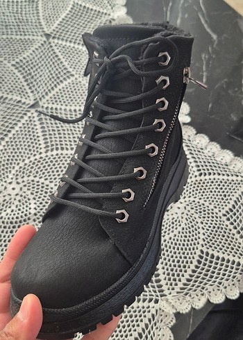 Siyah Fermuarlı Dolgu Topuklu Goth Bot - Görsel 9