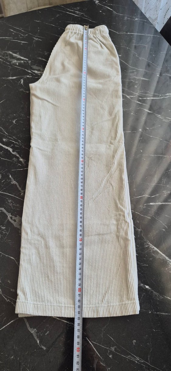 kız çocuk krem  Pamuklu Rahat Kesim Pantolon bir iki kere giyild - Görsel 4