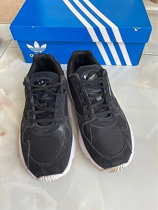 Adidas spor ayakkabı