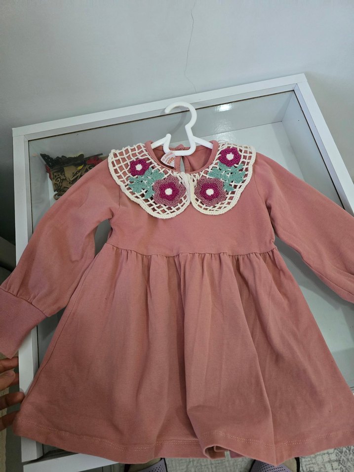 Pembe Nakışlı Örgü Yaka Kız Elbisesi - Görsel 3