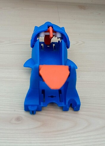 Beden Hotwheels köpek balığı