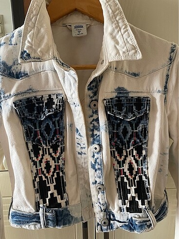 l Beden Bershka Nakış İşlemeli Crop Denim Ceket