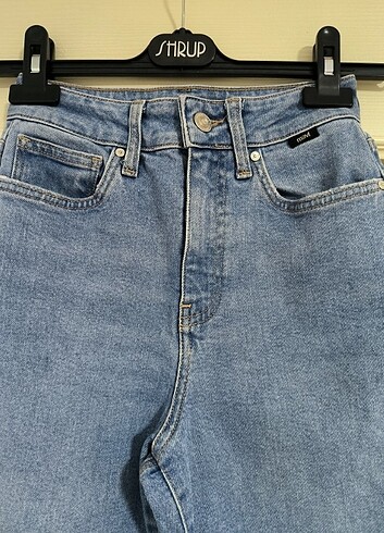 32 Beden Mavi denim pantolon