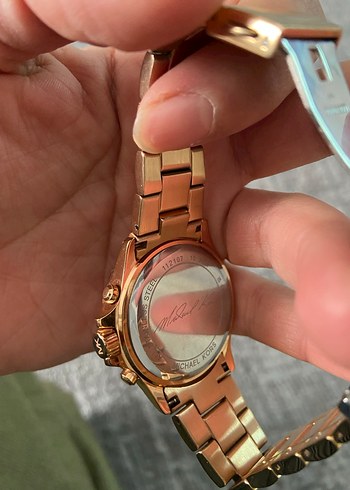 Kadın Parlak Altın Renkli Taşlı Saat - Görsel 5