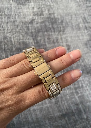 Kadın Parlak Altın Renkli Taşlı Saat - Görsel 3