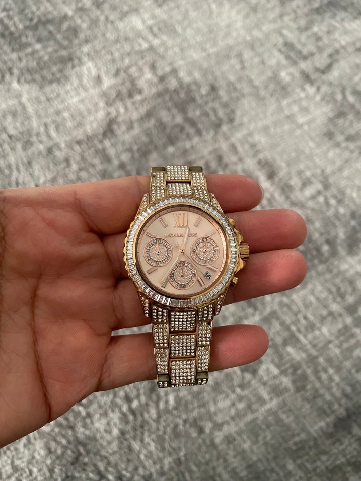 Kadın Parlak Altın Renkli Taşlı Saat - Görsel 2