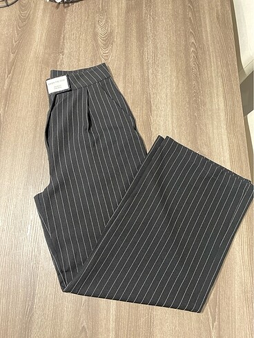 Çizgili siyah pantolon