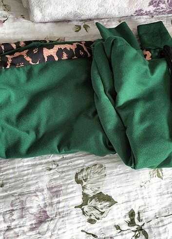 m Beden Yeşil leopar detaylı yeni esofman takımı 