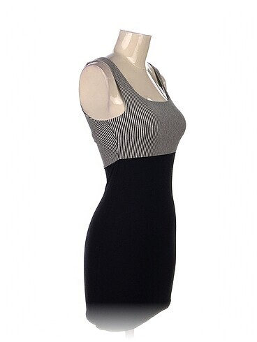 Diğer PreLoved Kısa Elbise %70 İndirimli.