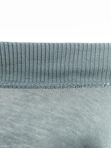 m Beden gri Renk PreLoved T-shirt %70 İndirimli.
