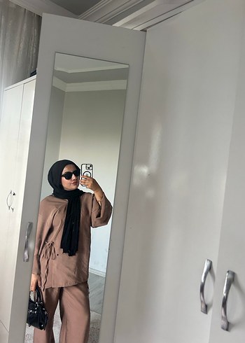 Zara Bej Renkli Dikey Duvar Aynası