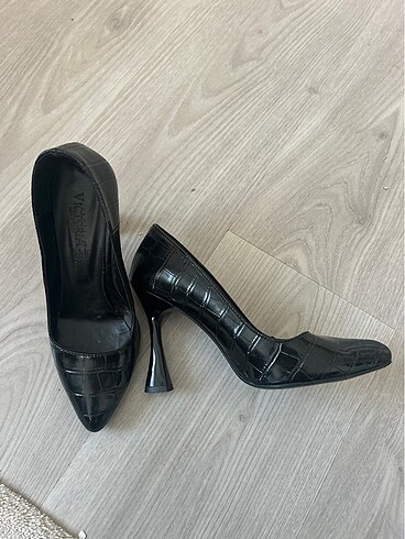 35,5 Beden Steleto