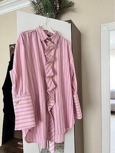 Pembe gömlek çizgili