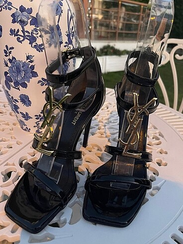 YSL deri sandalet