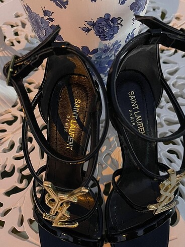 36 Beden siyah Renk YSL deri sandalet