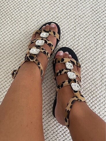 Diğer Nişantaşı Leopar Taşlı Sandalet