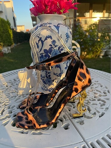 YSL Leopar Rugan Topuk Altın Sandalet