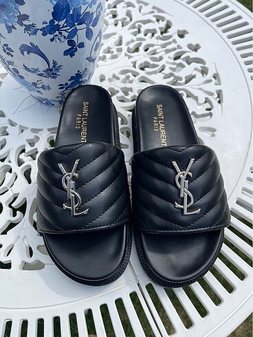 YSL Siyah Deri Terlik