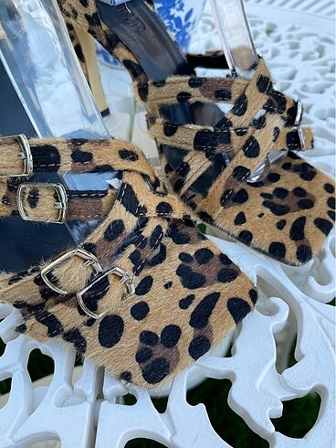 Diğer Leopar Desenli Sandalet