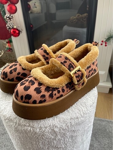 Diğer UGG Model Leopar Kürklü Babet