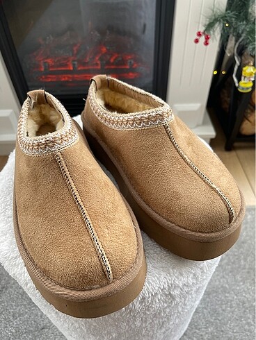 UGG Koyu Bej Terlik