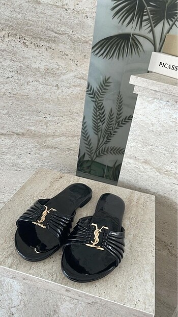 YSL model terlik