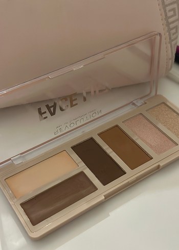 Revolution Yüz Paleti - Görsel 2