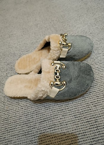 Gri Kadın Peluş Terlikler Tokalı - Görsel 2