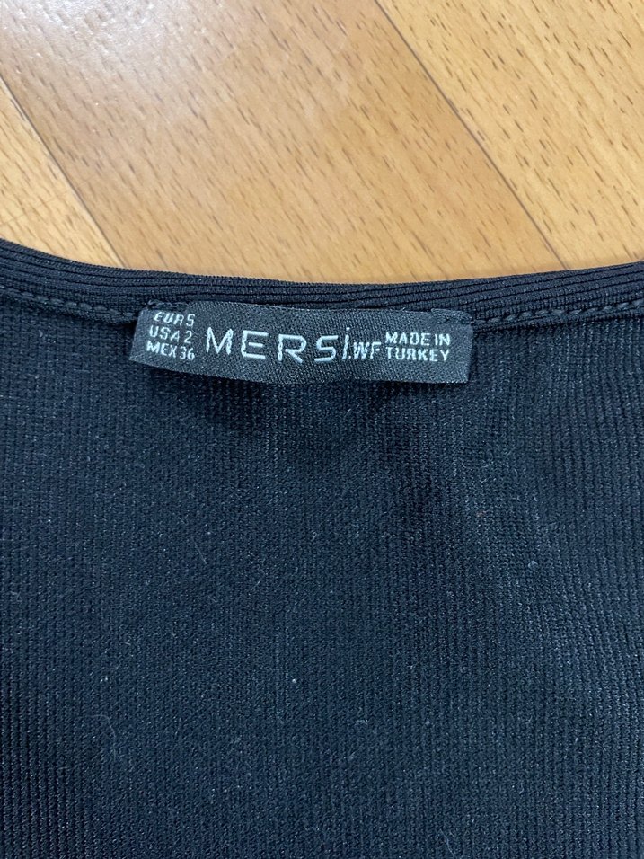 Kısa Kollu Siyah Crop Top - Görsel 2