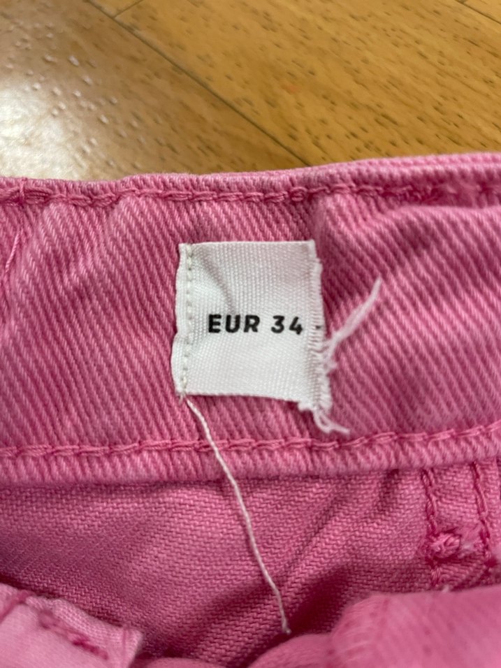 Pembe Mini Düğmeli Kadın Kot Şort - Görsel 3