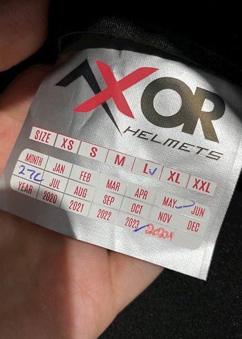 Parlak Siyah Camlı Motosiklet Kaskı - Görsel 5